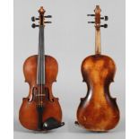 Violine im Etui Anfang 20. Jh., mit Modellzettel Nicolaus Amatus fecit 1667, kaum geflammter,