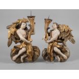 Paar barocke Leuchterengel 18. Jh., Holz geschnitzt, gestuckt, teils farbig gefasst bzw.