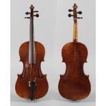 Violine im Etui auf Klebezettel bezeichnet Pfretschner & Comp. in Neukirchen 1865, geteilter,
