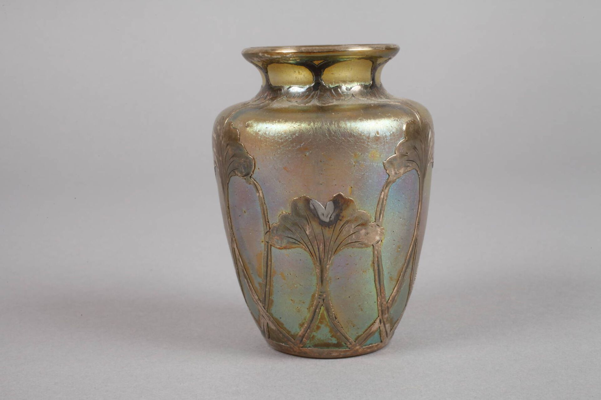 Vase mit Silberoverlay um 1900, bezeichnet "Z83", farbloses Glas mit gelben Pulveraufschmelzungen, - Bild 2 aus 4