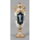 Minton Amphorenvase mit Pâte-sur-Pâte-Malerei goldene Stempelmarke mit Zusatz England um 1900,