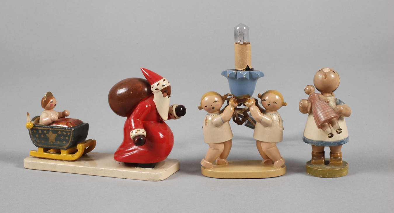 Wendt & Kühn Konvolut Aufstellfiguren um 1930, einmal originales Klebeetikett, Holz gedrechselt,