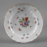 Meissen Suppenteller "Blumen und Insekten" unterglasurblaue Knaufschwertermarke 1860-1924, 1.