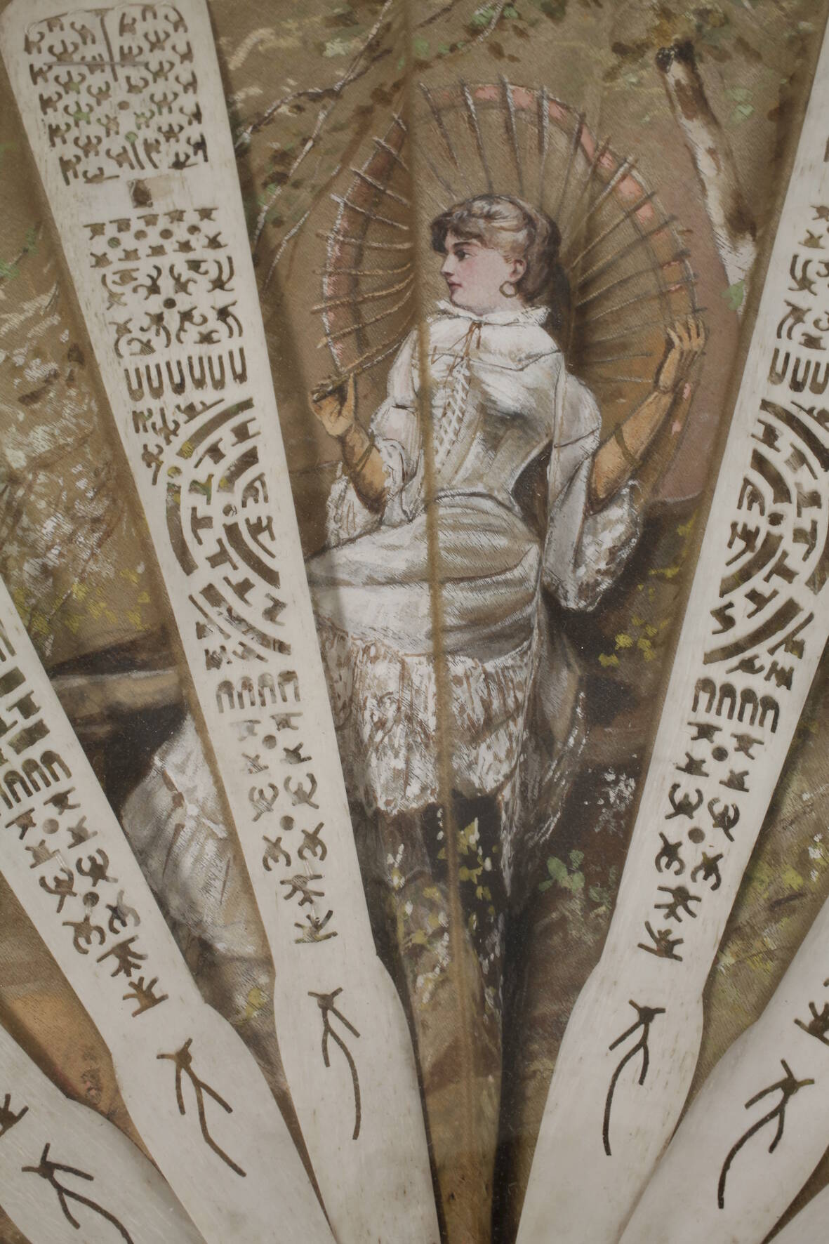 Fächer Historismus um 1890, ungemarkt, Gestänge aus Bein, verziert von ornamentalen - Image 2 of 3