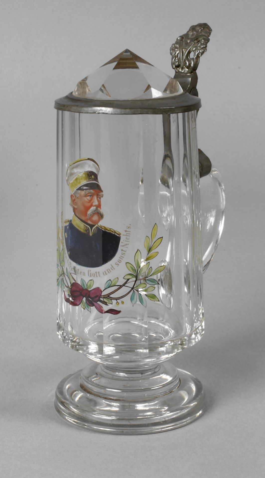 Glaskrug Bismarck um 1900, schauseitig Portrait Bismarcks und sein Ausspruch "Wir Deutschen fürchten
