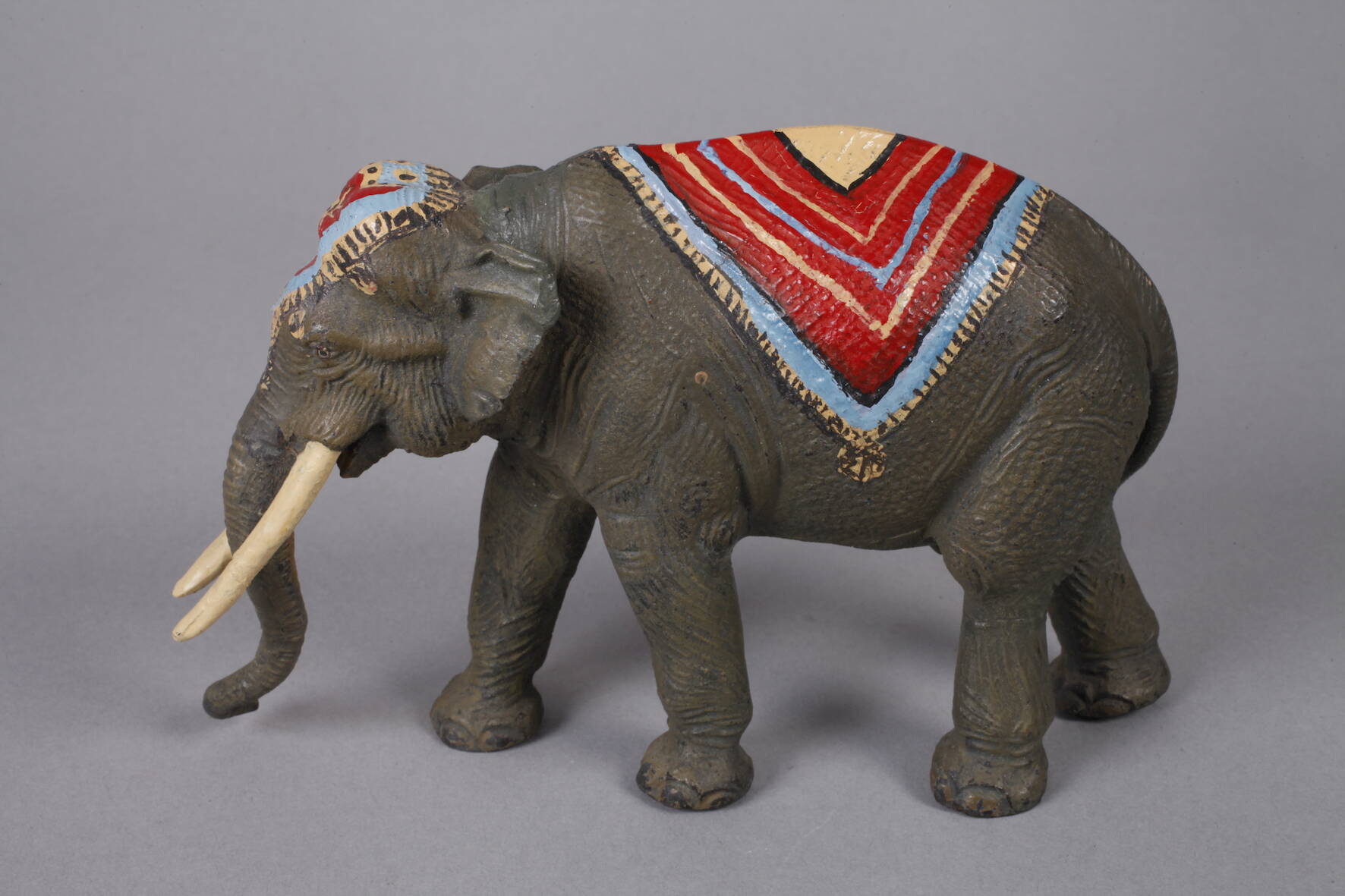 Lineol Elefant und Beduine um 1950, gemarkt, Masse farbig gefasst, schreitender Elefant mit - Image 2 of 3