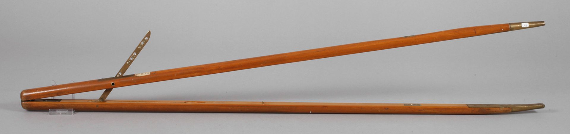 Schrittlängenmesser England, Ende 19. Jh., ungemarkt, klappbares Gehäuse aus Buchenholz mit massiven
