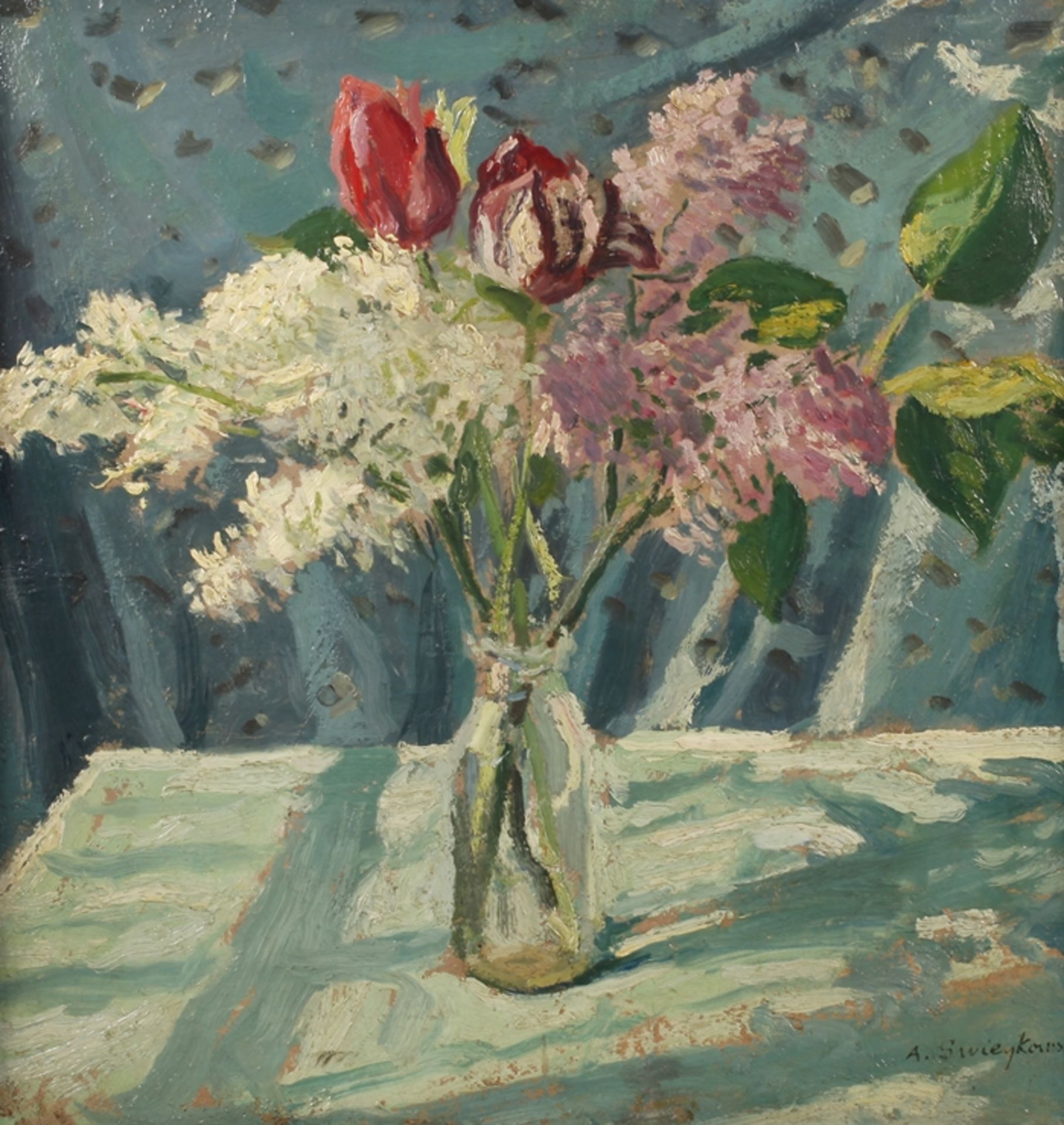 Alfred Swieykowski, Blumenstillleben rote Tulpen, mit lila und weißem Flieder in einer Glasvase,