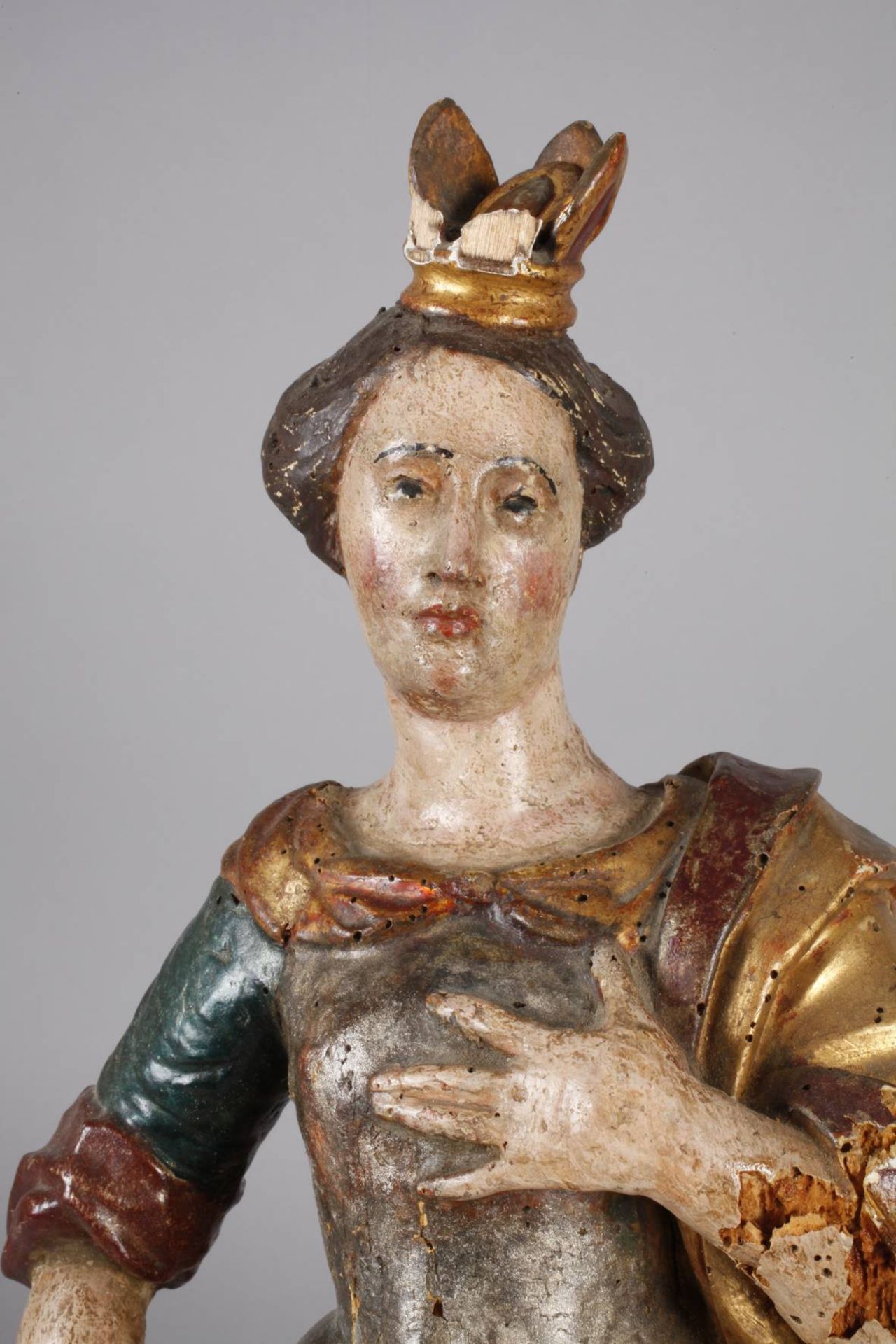 Geschnitzte Heiligenfigur Barock 18. Jh., Holz geschnitzt, kreidegrundiert, mehrfarbig gefasst und - Bild 5 aus 8