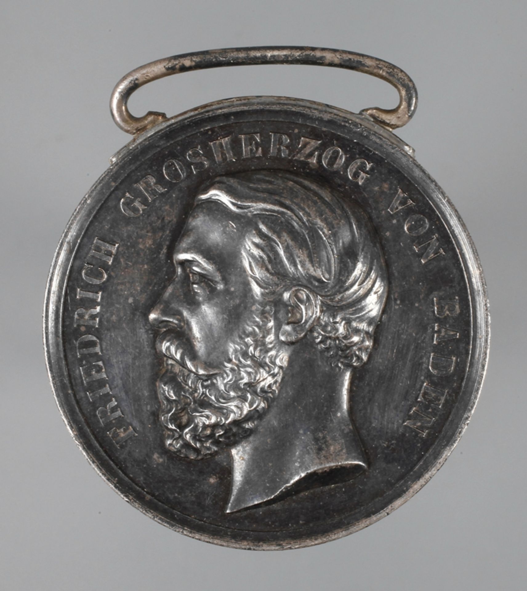 Verdienstmedaille Baden Großherzog Friedrich, um 1890, Silber, Bandtrageöse, vz mit Verkrustungen, G