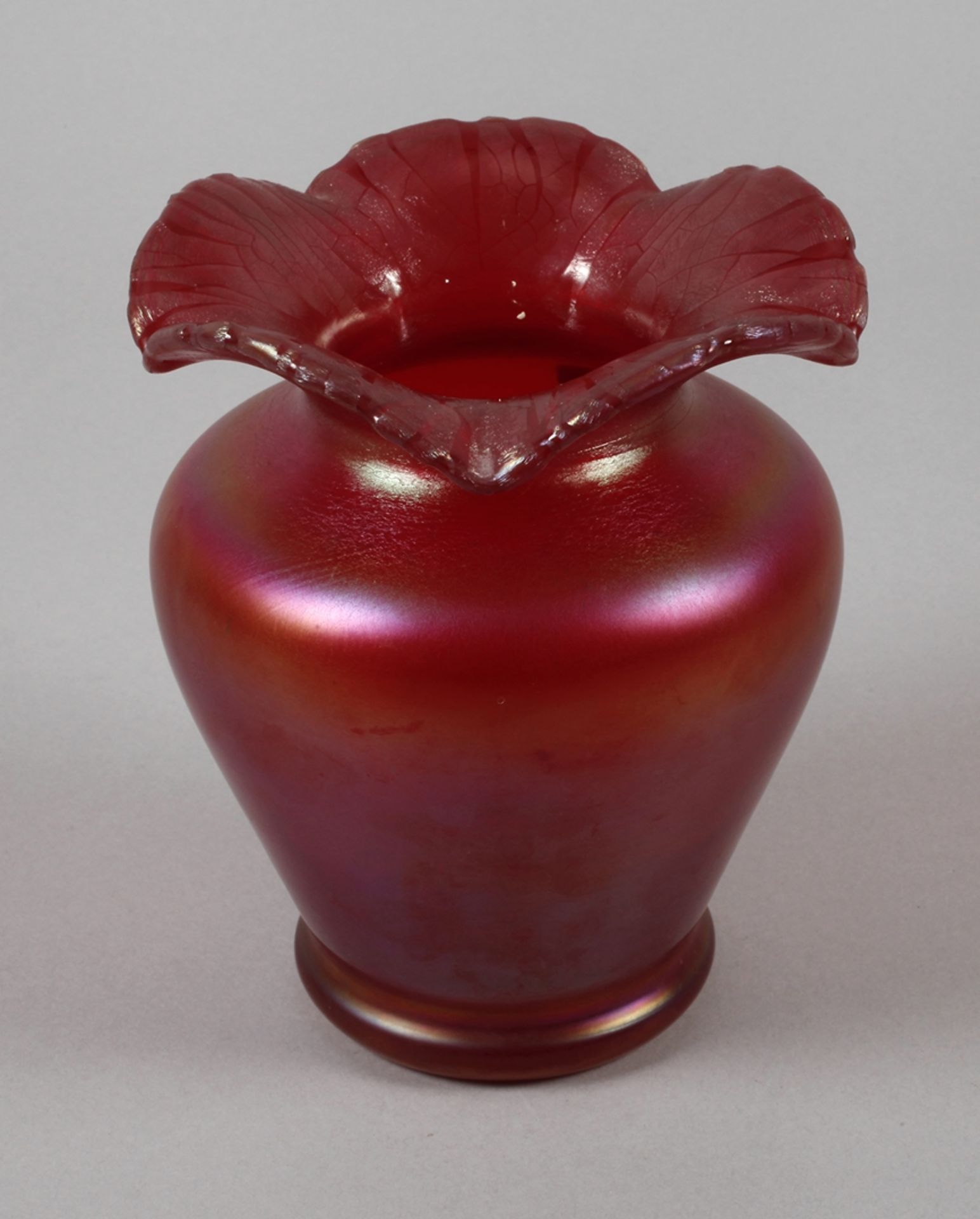 Ferdinand von Poschinger Vase Rubinglas um 1900-1905, unsigniert, ausgekugelter Abriss,
