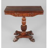 Spieltisch Biedermeier Mahagoni massiv und teilweise furniert, um 1830, dreh- und klappbare