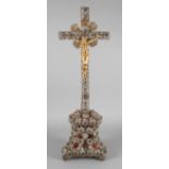Großes Kruzifix Ende 19. Jh., Klosterarbeit, Messing und Weißmetall, Sockel und Kreuz durchbrochen