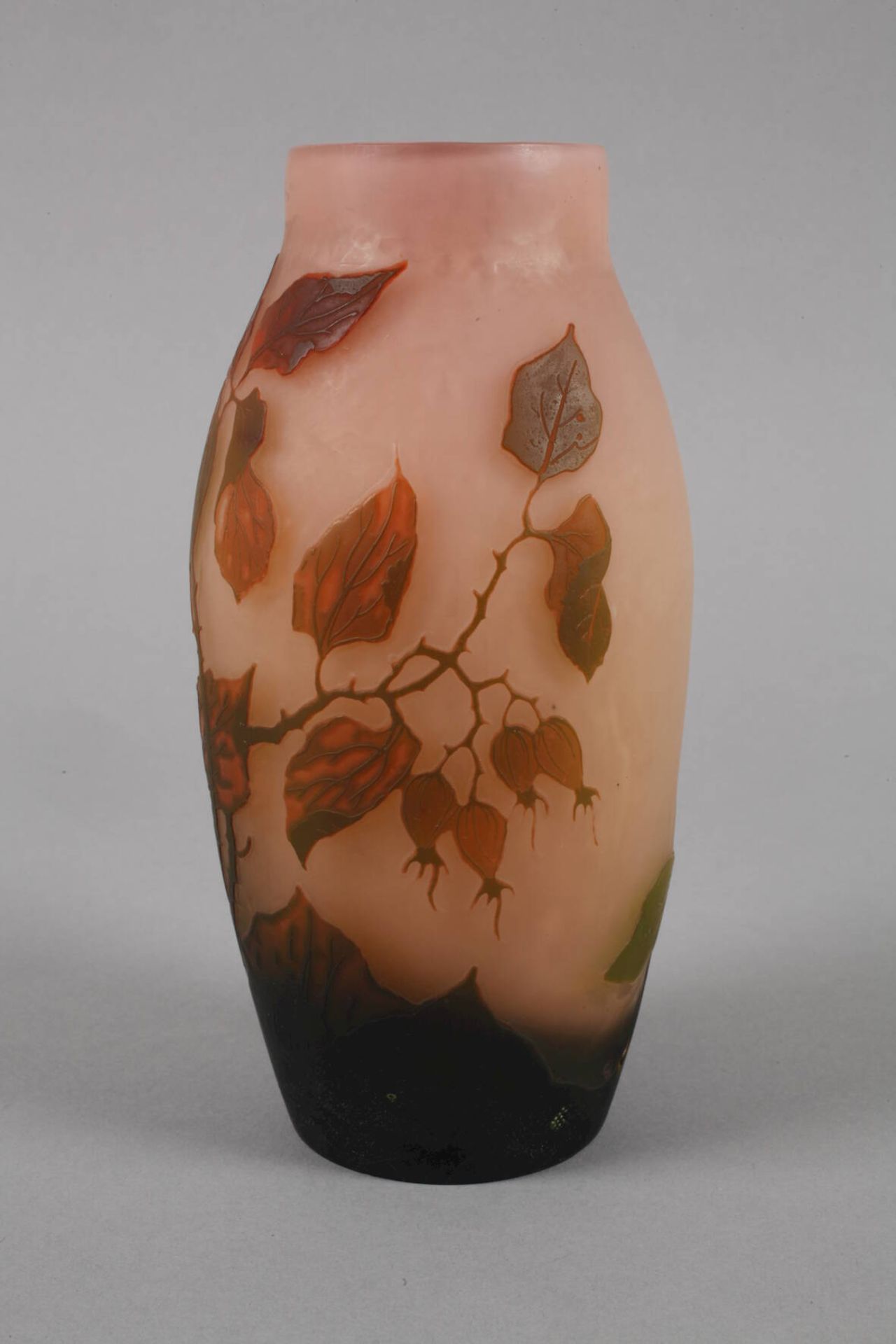 Arsall Vase Hagebuttendekor Lausitzer Glas nach französischer Manier 1921-29, gemarkt Arsall, - Bild 4 aus 5