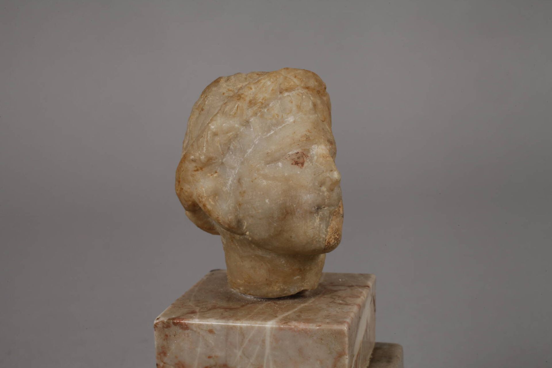 Etruskische Alabasterurnenfragmente aus Volterra um 200 v. Chr., Alabaster, von der - Image 5 of 6