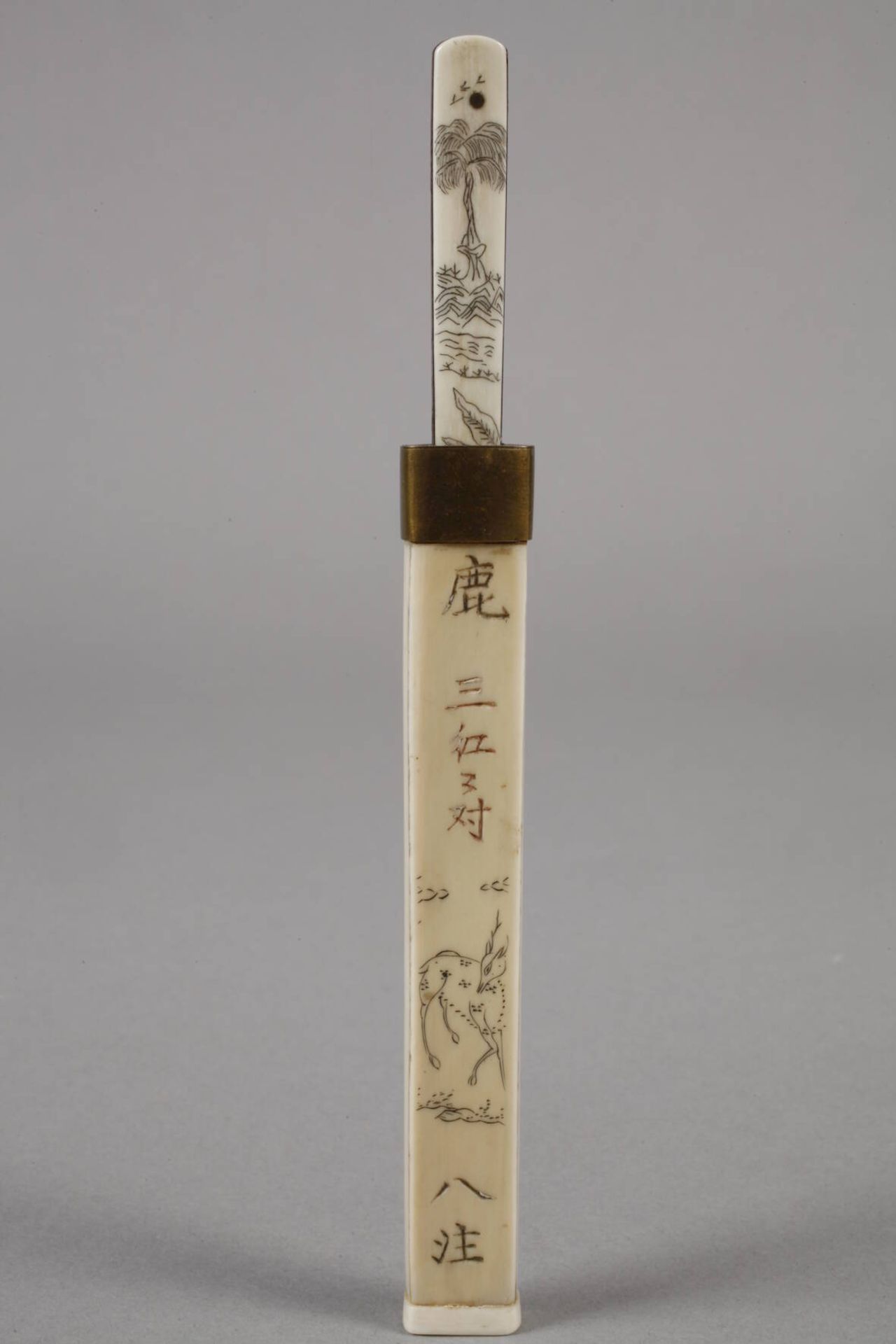 Miniatur Brieföffner Meiji-Periode, signiert, Elfenbein beschnitzt, teils graviert und geschwärzt, - Image 3 of 3