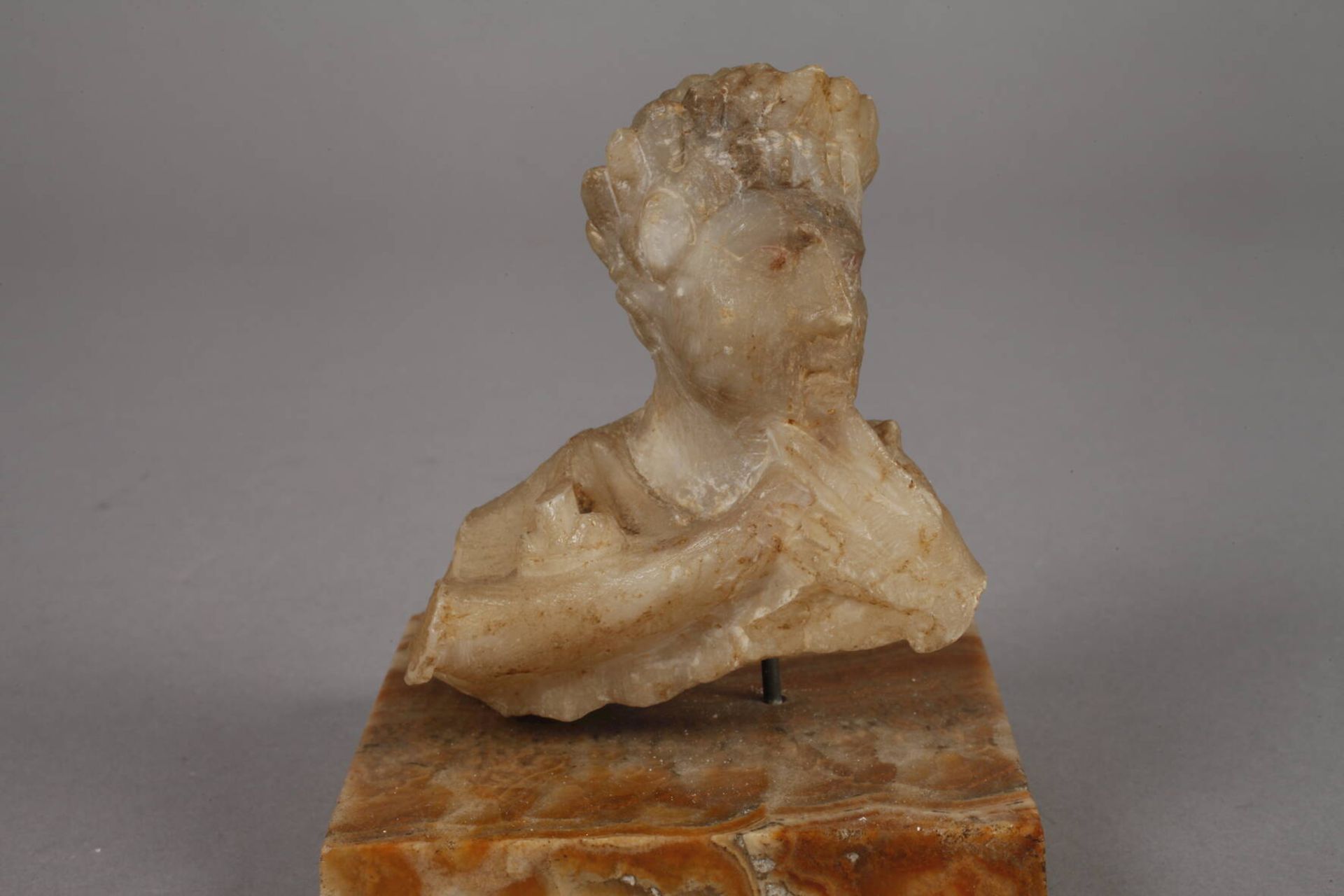 Etruskische Alabasterurnenfragmente aus Volterra um 200 v. Chr., Alabaster, von der - Image 4 of 6