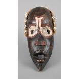 Gesichtsmaske Westafrika, Mitte 20. Jh., der Volksgruppe der Dan zugeordnet, Holz beschnitzt und