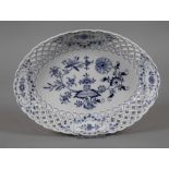 Meissen Durchbruchschale "Zwiebelmuster" unterglasurblaue Knaufschwertermarken 1888-1924, 1. Wahl,