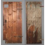 Zwei Türblätter aus einem Bauernhof, 19. Jh., einfache Bretttüren aus Nadelholz, beide mit Schloss