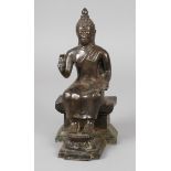 Bronzeplastik Buddha 20. Jh., ungemarkt, Bronze gegossen, dunkelbraun patiniert, sitzender