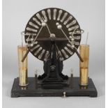 Influenzmaschine 1920/30er Jahre, elektrostatischer Generator zur Spannungserzeugung, zwei