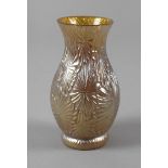 Lötz Wwe. Vase um 1900, farbloses Glas, großflächig aufgeschmolzene Silbergelbkrösel,