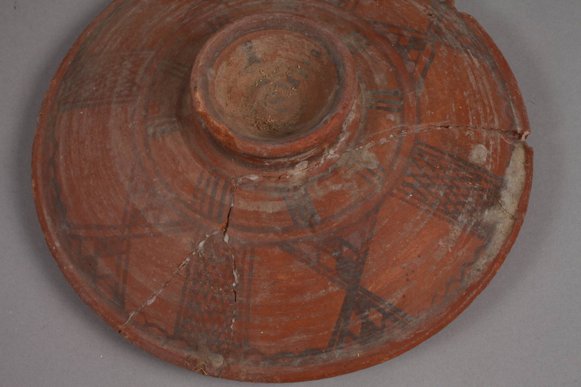 Drei Teile aus dem Museum für Morgenlandfahrer eine Deckelschale auf hohem Fuß, ziegelfarbener - Bild 5 aus 8