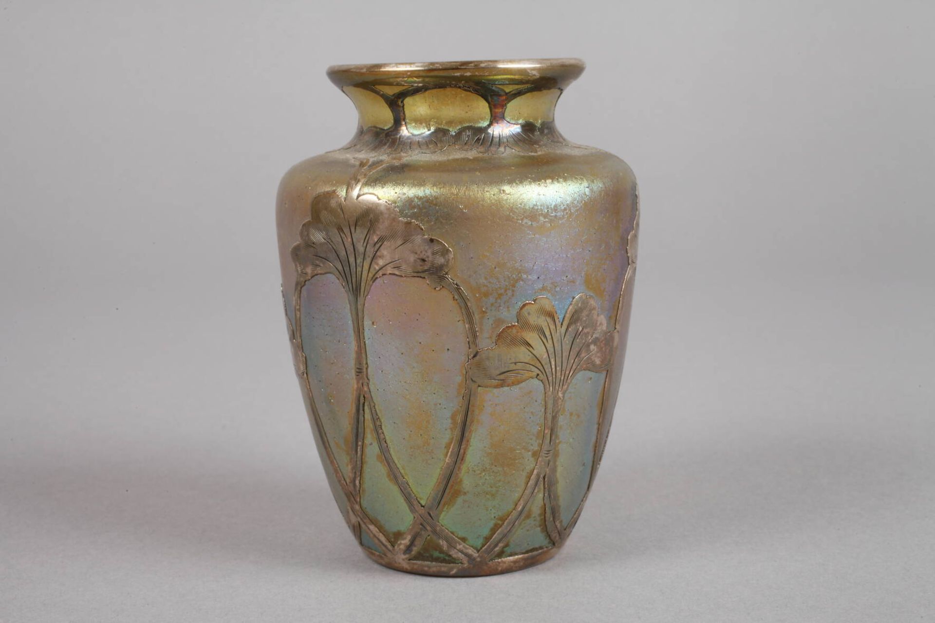 Vase mit Silberoverlay um 1900, bezeichnet "Z83", farbloses Glas mit gelben Pulveraufschmelzungen, - Bild 3 aus 4