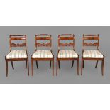 Vier Stühle Spätbiedermeier Mahagoni massiv und furniert, Mitte 19. Jh., Seitenrahmenstühle mit