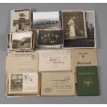 Großes Konvolut Dokumente NS-Zeit zahlreiche Fotografien, Feldpost, Kriegsgefangenenpost, darunter