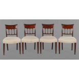Vier klassizistische Stühle wohl England, Anfang 19. Jh., Mahagoni massiv, kannelierte