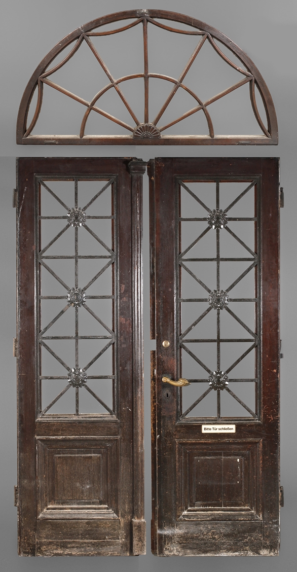 Haustür mit Oberlicht neoklassizistisch, um 1910, Nadelholz dunkelbraun gestrichen, im unteren