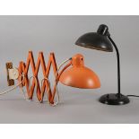 Zwei Lampen 1930er Jahre, beide gemarkt Original Kaiser Idell, Schreibtischlampe aus geschwärztem