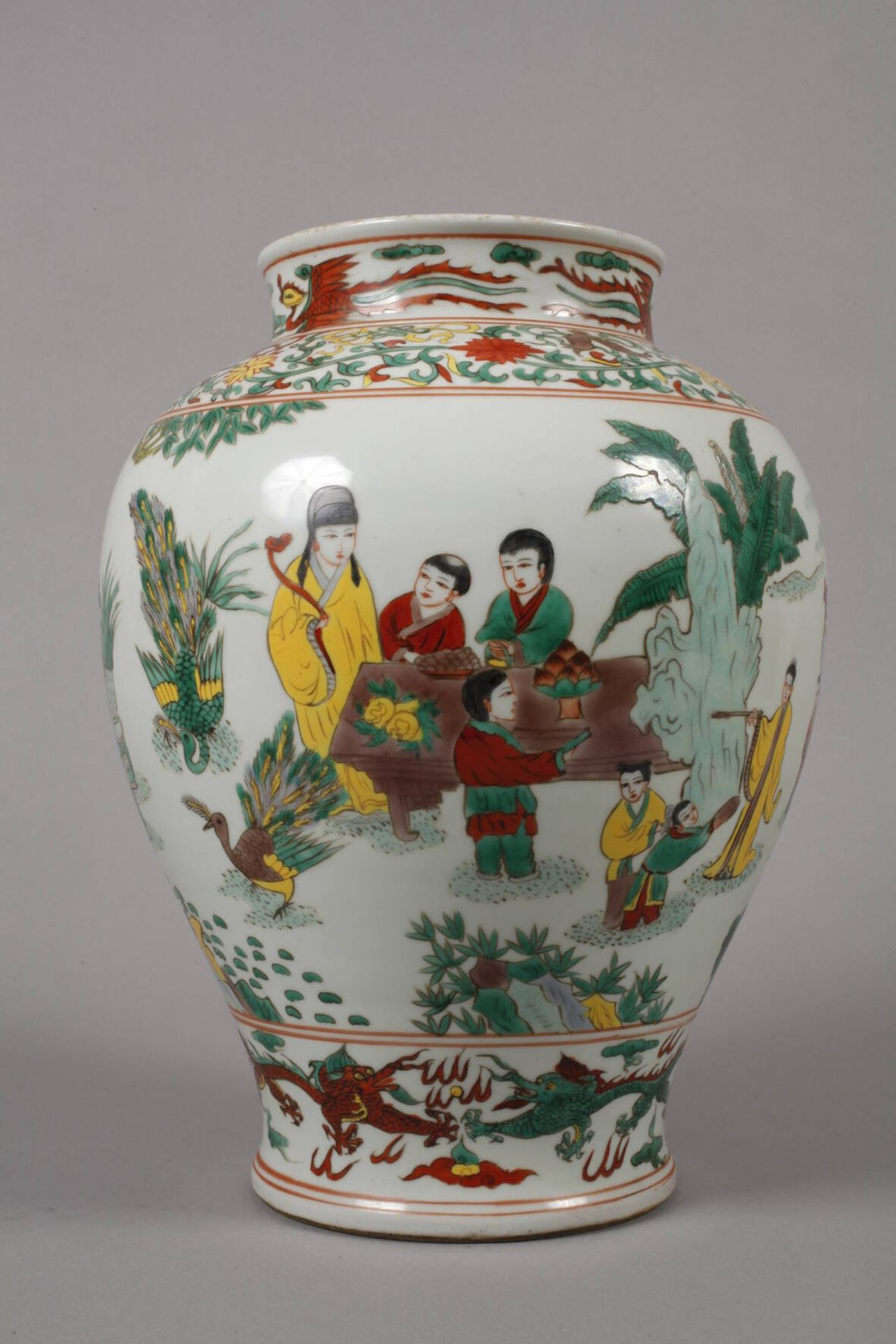 Vase Famille verte 19. Jh., ungemarkt, signiert, weiß glasiertes Porzellan in polychromer - Image 2 of 6