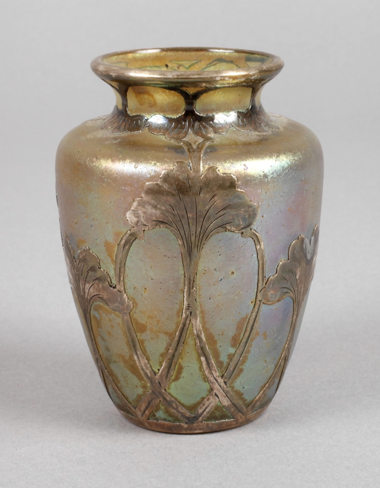 Vase mit Silberoverlay um 1900, bezeichnet "Z83", farbloses Glas mit gelben Pulveraufschmelzungen,