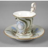 Meissen Tasse mit Pâte-sur-Pâte-Malerei Entwurf wohl Konrad oder Rudolf Hentschel um 1900,