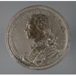 Grabmedaille Moritz von Sachsen 1750, Medailleur Jean Conrad Müller, Brustbildnis nach links/Grabmal