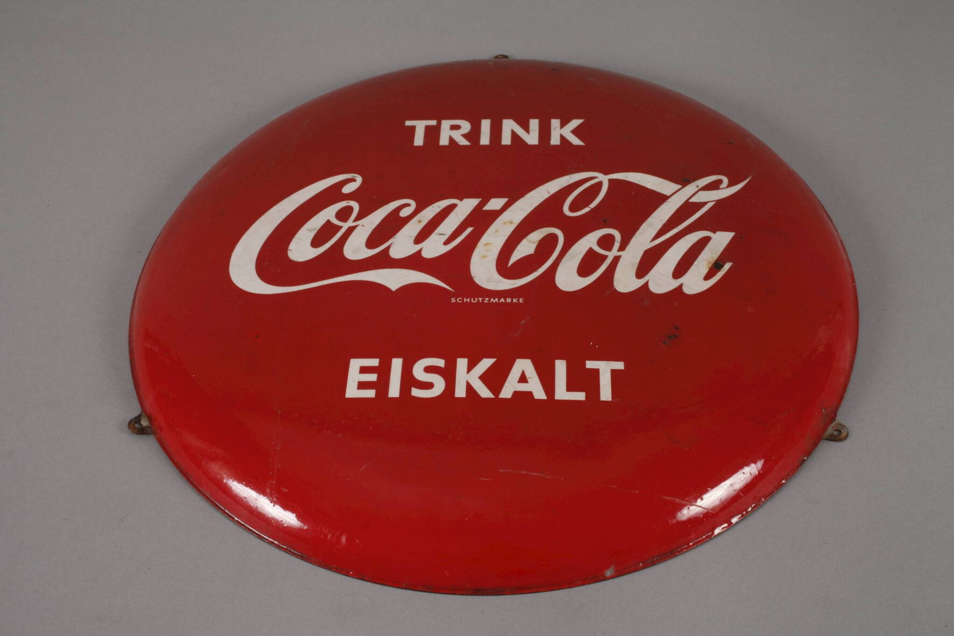 Emailschild Coca Cola 1960er Jahre, ohne Hersteller, rundes gebauchtes Schild, zweifarbig - Bild 2 aus 4