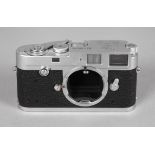Kameragehäuse Leica 1960er Jahre, gemarkt Leica M2-936149, an der Unterseite mit geritzter