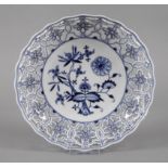 Meissen Durchbruchschale "Zwiebelmuster" unterglasurblaue Knaufschwertermarke 1888-1924, vier