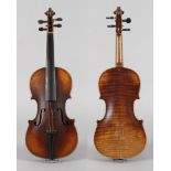 Violine im Etui um 1920, mit Modellzettel Antonius Stradiuarius Cremonensis, geteilter,