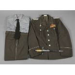 Uniform-Konvolut NVA Mot.-Schützen Uniformjacke eines Oberst mit Ordensspange, Hose, Hemd (alles