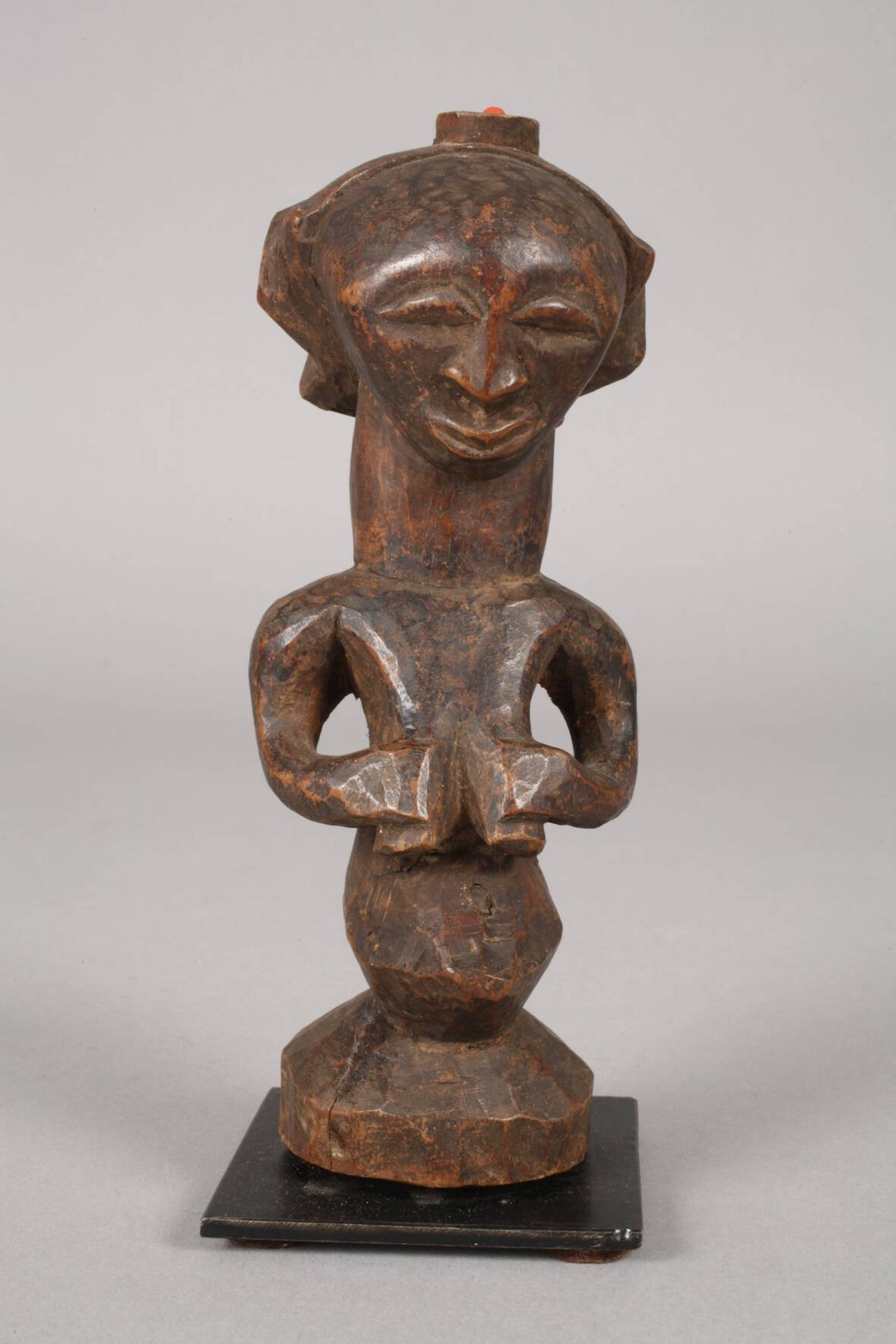 Kleine Ahnenfigur 20. Jh., südöstlicher Kongo, Stamm der Luba-Hemba, aus dem Südosten des Kongo, - Image 2 of 5