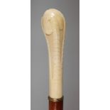 Spazierstock Elfenbein um 1900, hoher Knauf aus Elfenbein, aufwendig beschnitzt in Form einer