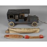 Konvolut Holzspielzeug für Bastler, um 1930, ungemarkt, Holz farbig gefasst, bestehend aus großer