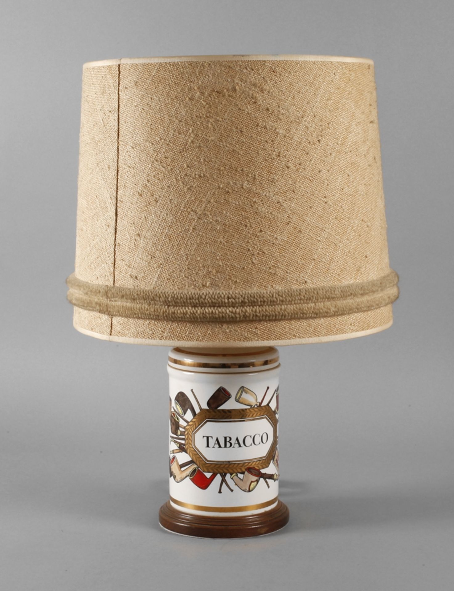 Tischlampe Fornasetti Italien, Mitte 20. Jh., Weißporzellan in polychromer Aufglasurbemalung und