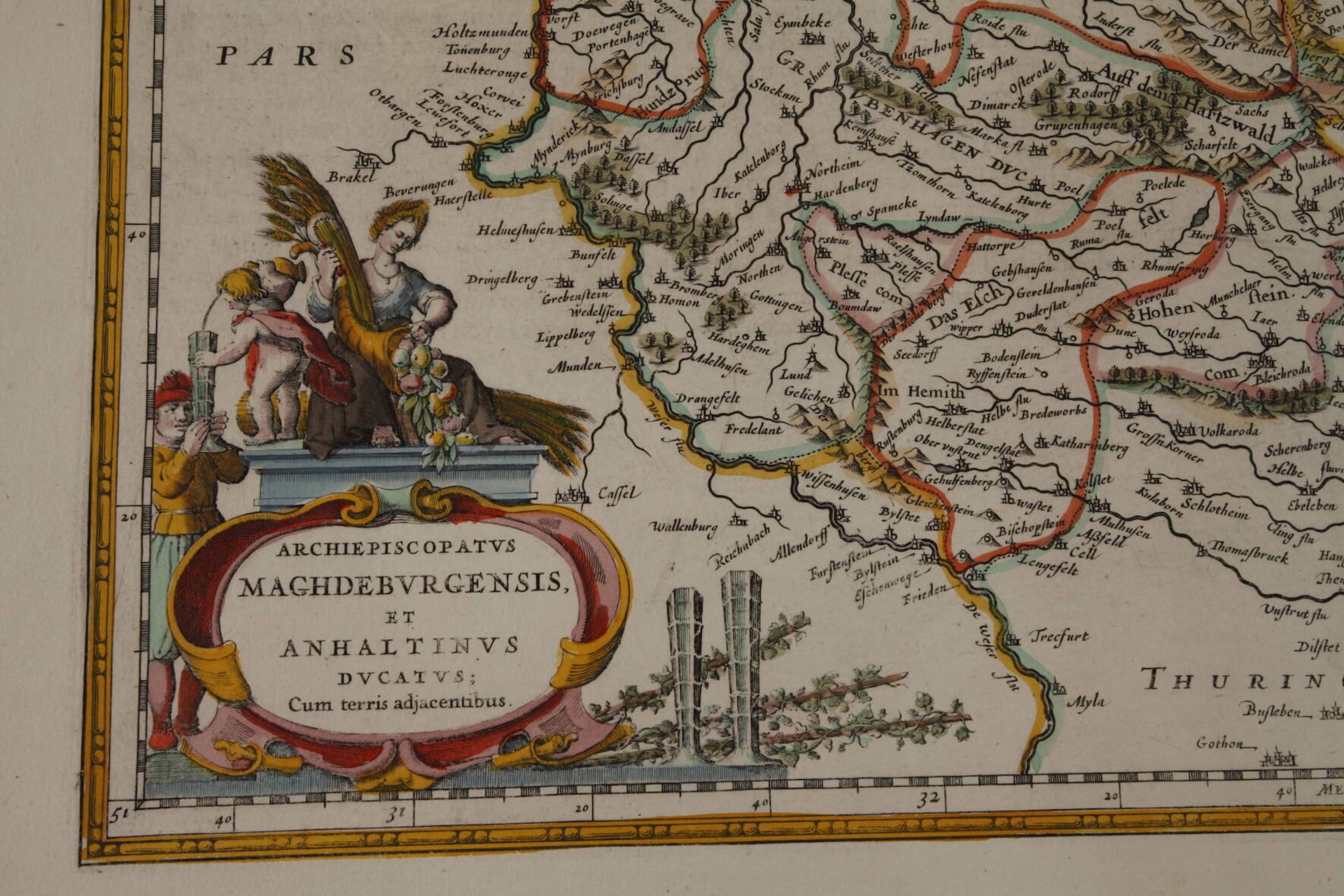 Willem Blaeu, Karte Umgebung von Magdeburg links unten figürliche Kartusche und hierin bezeichnet „ - Image 3 of 3