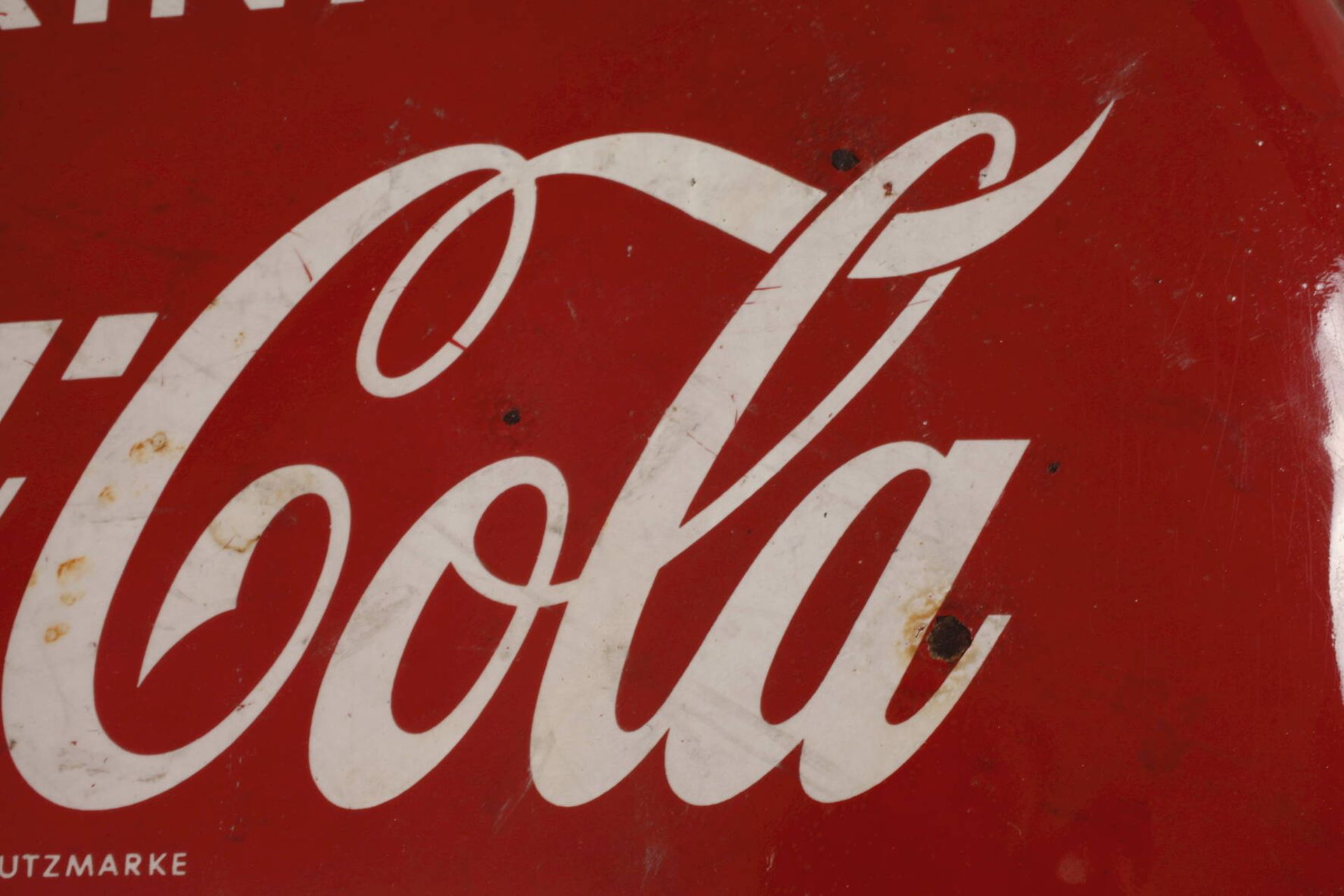 Emailschild Coca Cola 1960er Jahre, ohne Hersteller, rundes gebauchtes Schild, zweifarbig - Bild 3 aus 4