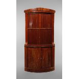 Eckschrank Biedermeier wohl Berlin, Mahagoni auf Eiche furniert, um 1820, zweiteiliger,